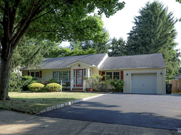 92 Oliver Rd, Paramus, NJ 07652