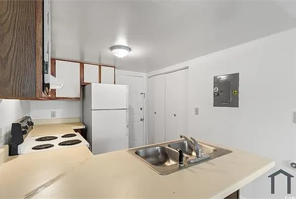 Studio, 425 sqft, $1,265 — Photo 2