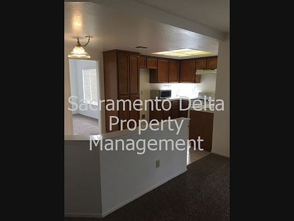 3rd image of 3410 Parker St