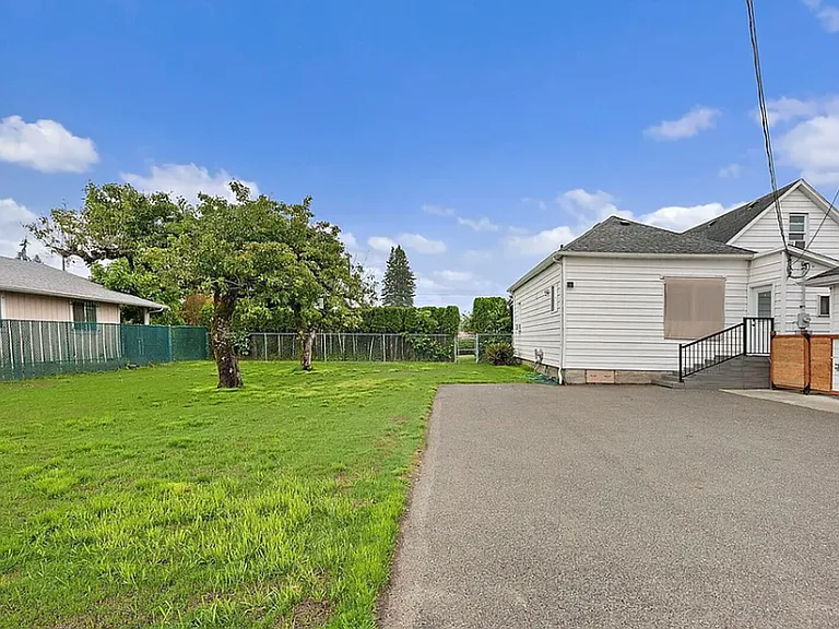 7640 Yakima Ave — Photo 28