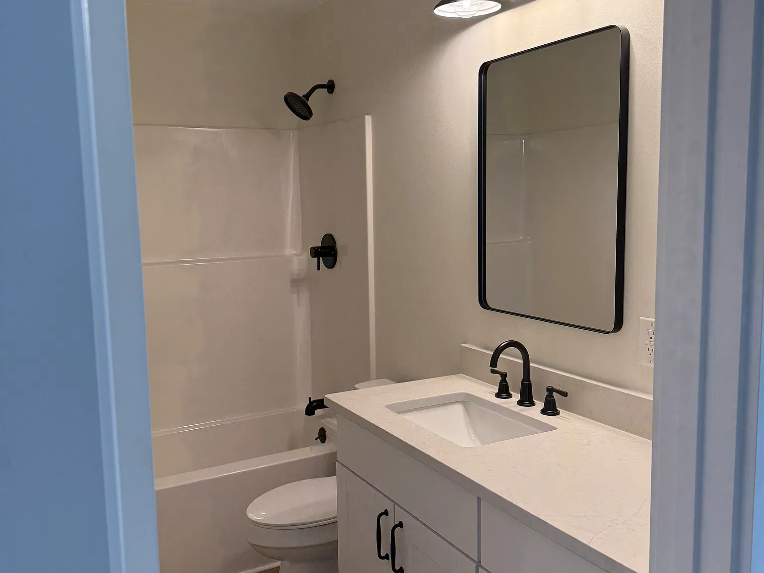 3 bed, 880 sqft, $1,400 — Photo 3