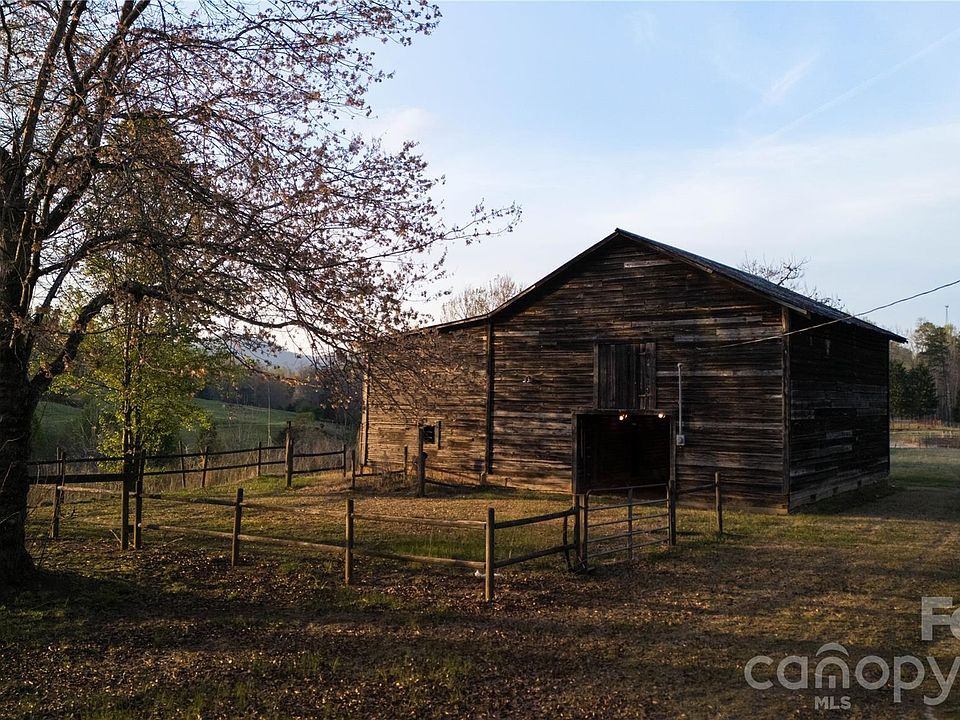 7th image of 3771 United States Highway 221 N