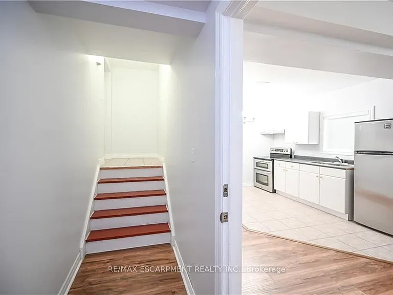 296 Winterberry Dr #LOWER — Photo 24