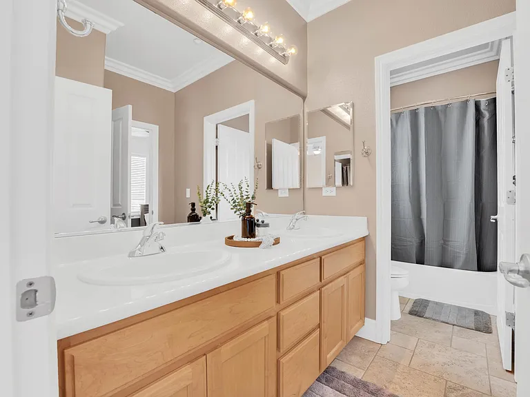 Jack n Jill bathroom 3