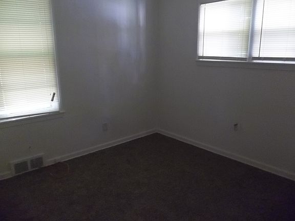 3rd image of 4028 Askew Ave