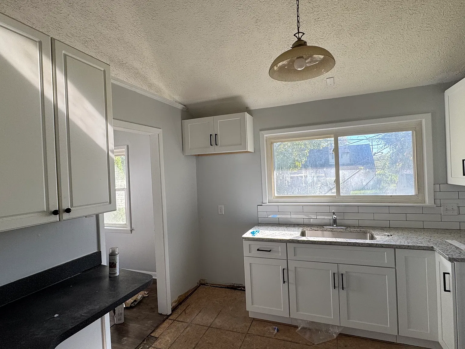 3 bed, 1.5 bath, 1294 sqft, $1,650 — Photo 4