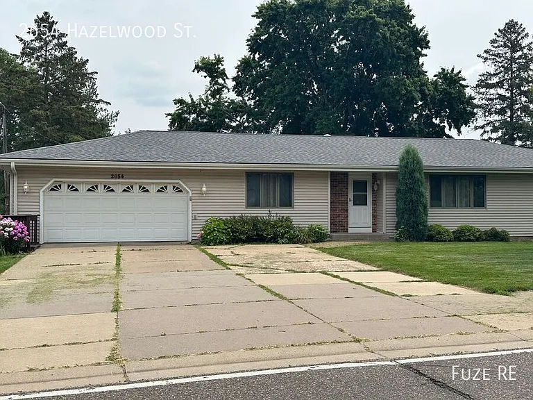 2654 Hazelwood St N — Photo 1