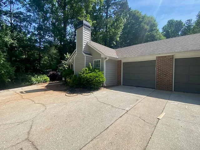 528-530 Oakwood Manor Dr — Photo 4