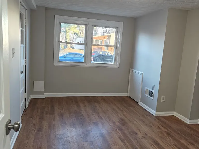 7423 Kalton Ct — Photo 17