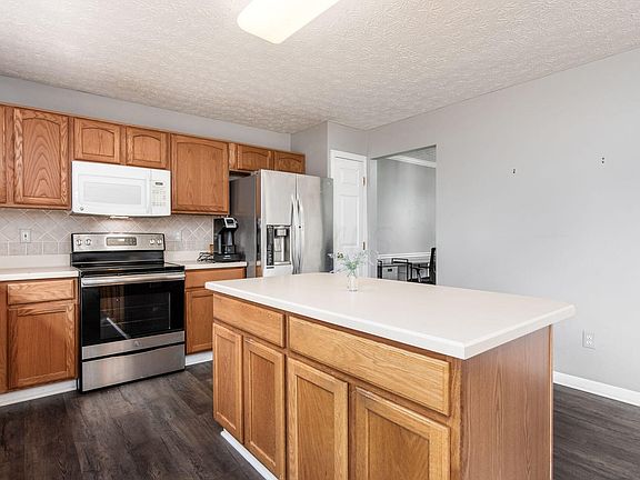 4th image of 7090 Sanders Way