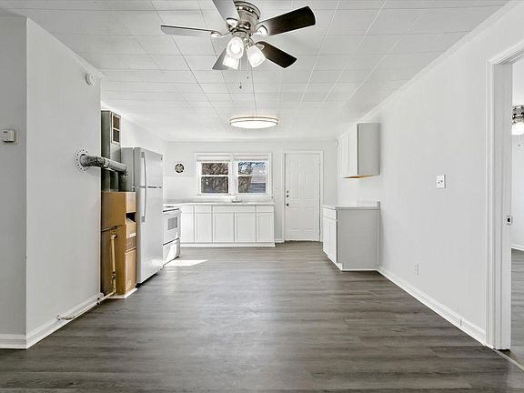 Pictures of our 2 bedroom, loft, walk in kitchen and 1 bath for $1400