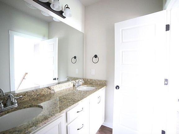 4th image of 6410 Midtowne Ln NW