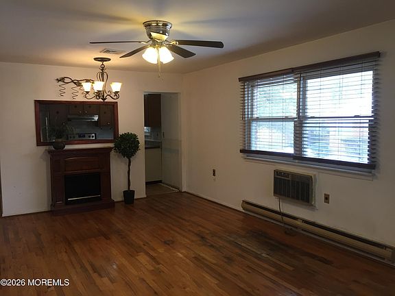 3rd image of 39 Crocus Lane #B