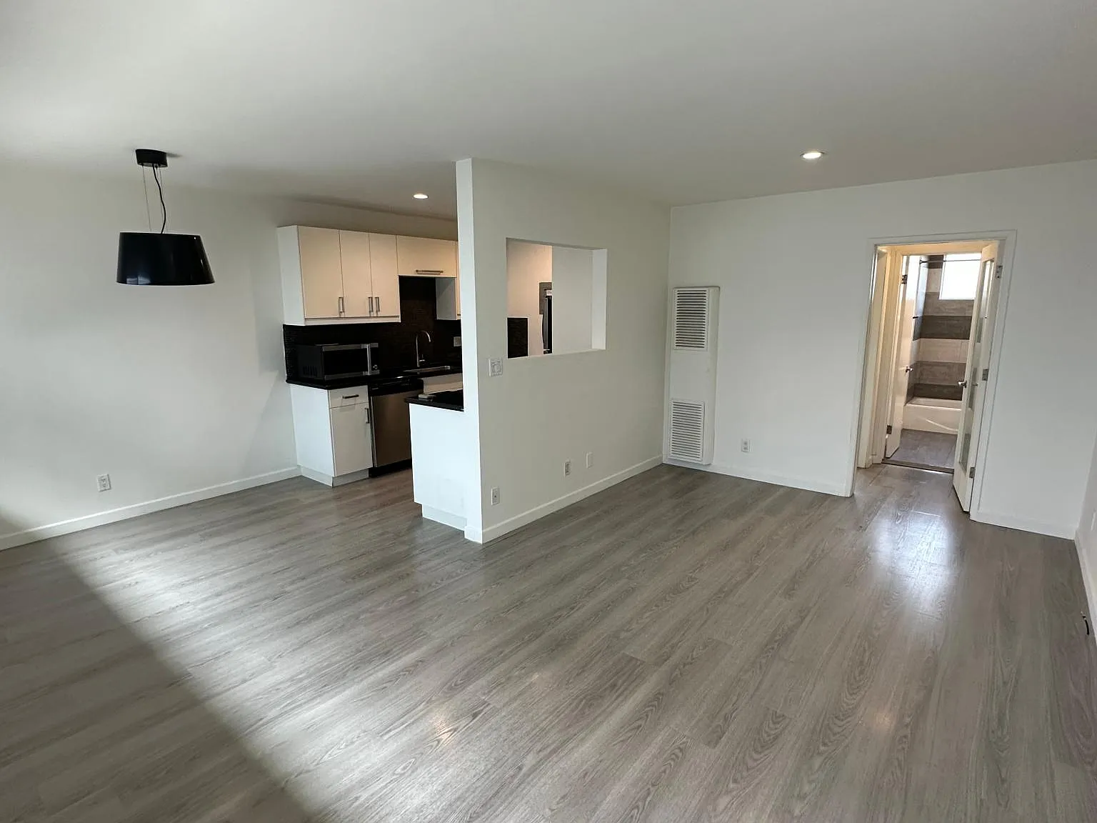 1165 N Madison Avenue — Photo 2