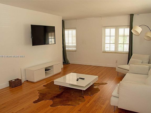 5th image of 233 Madeira Ave #2
