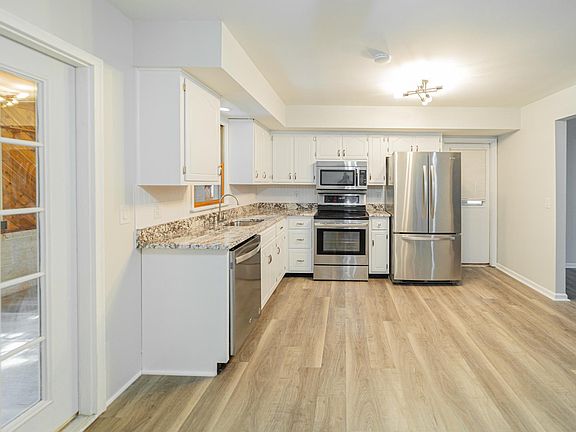 3rd image of 3800 Farmersville Rd #1