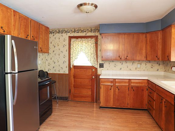 5th image of 350 Rose Dr