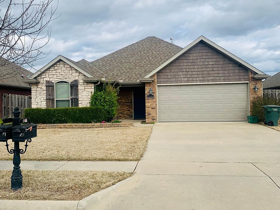 1st image of 3044 N Azure Ave