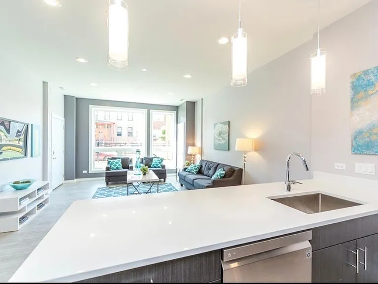 2424 W Fillmore St #1 — Photo 8