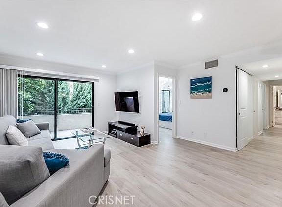 3rd image of 5009 Woodman Ave APT 311