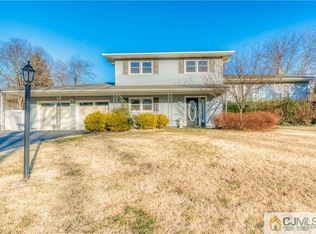 14 Queens Rd, East Brunswick, NJ 08816