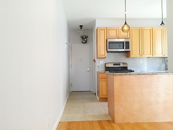 2nd image of 35 Diamond St APT 4