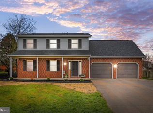 1560 Buttercup Dr, Chambersburg, PA 17202