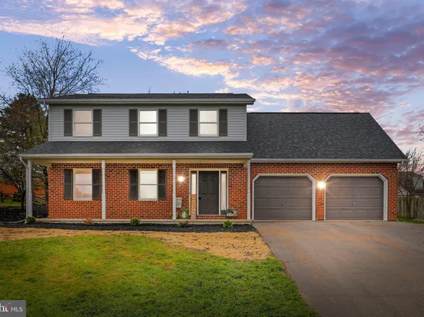 1560 Buttercup Dr, Chambersburg, PA 17202