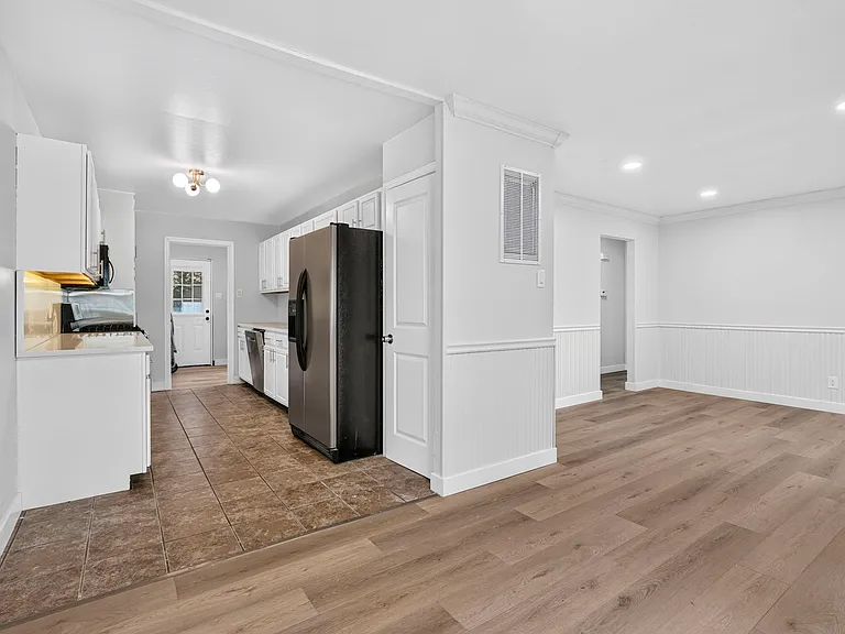 2844 Westlawn St — Photo 9