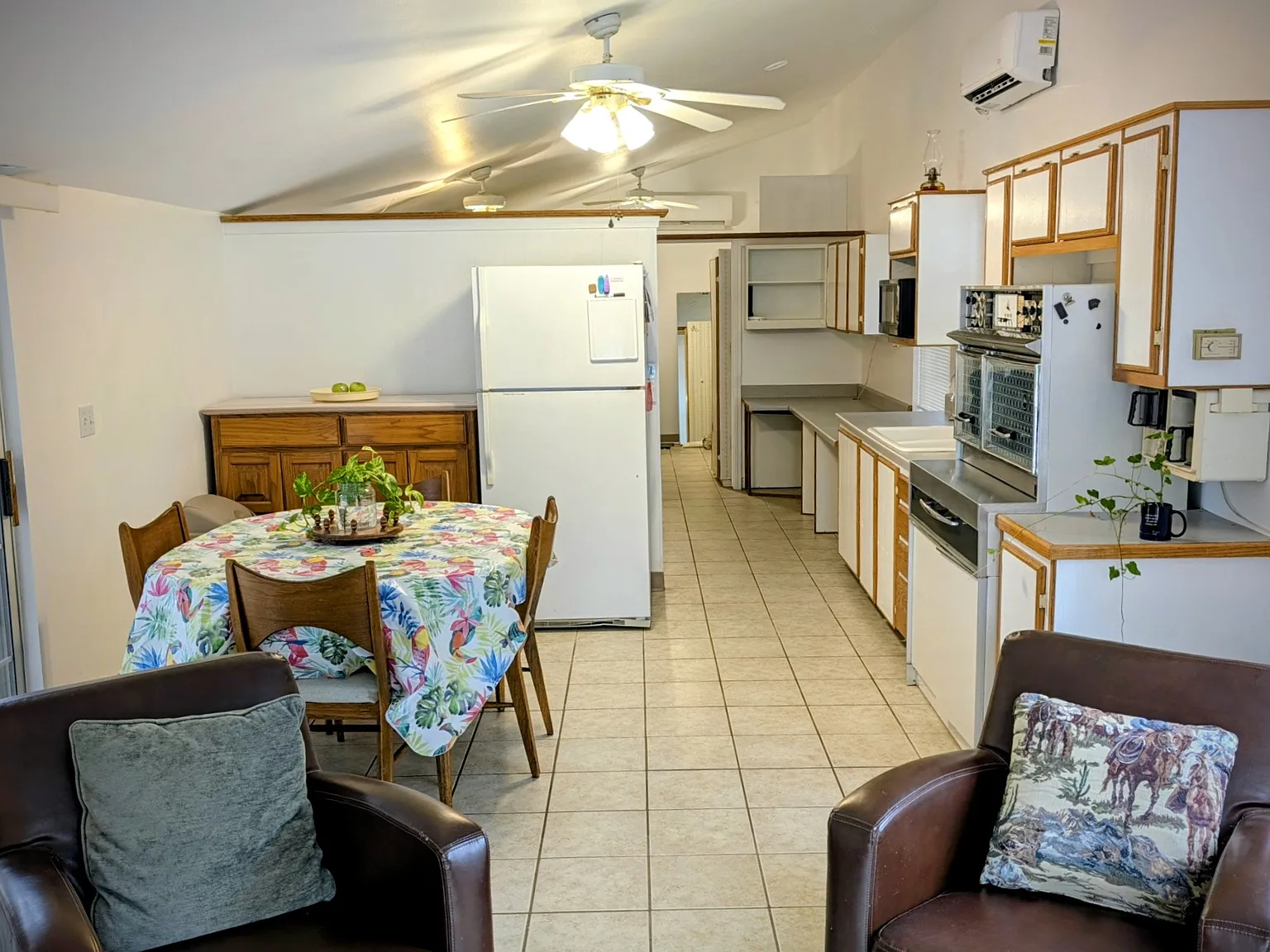 Studio, 575 sqft, $1,150 — Photo 2