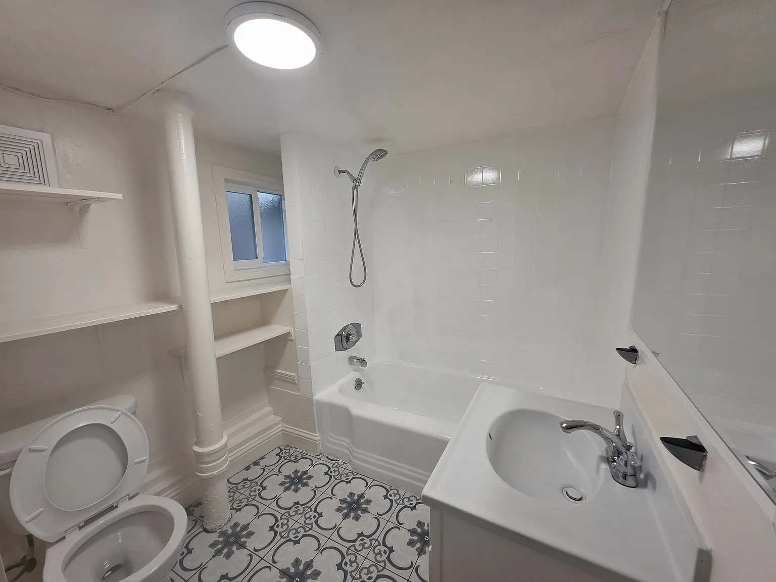 3 bed, 1200 sqft, $2,250 — Photo 3