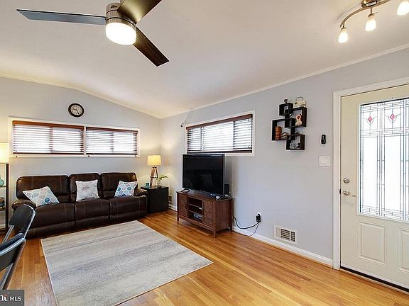 5th image of 10822 Charles Dr