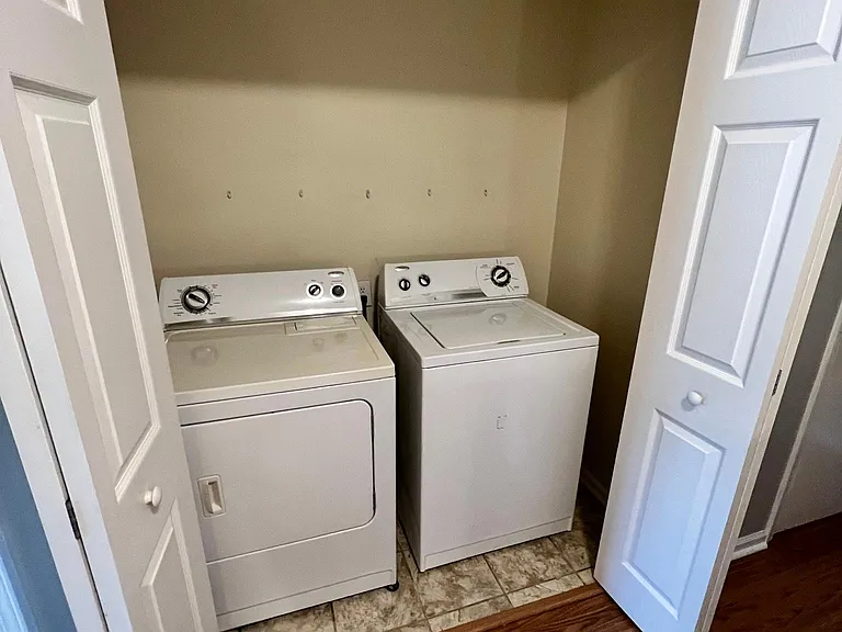 700 Coventry Ln #J — Photo 14