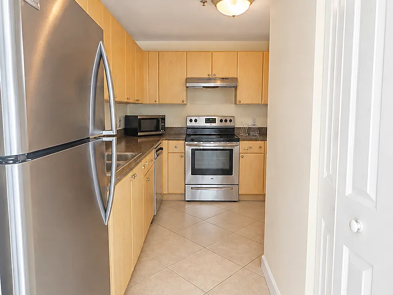 2280 SW 32nd Ave #508 — Photo 6