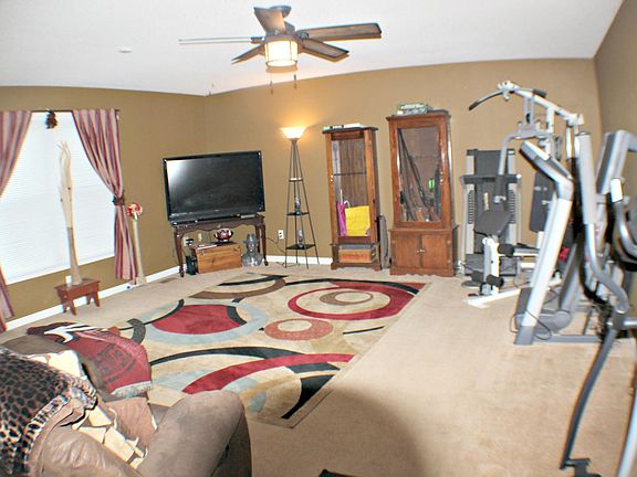 4th image of 557 Country Estates Dr