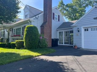 6 Hilltop Rd, Dartmouth, MA 02747
