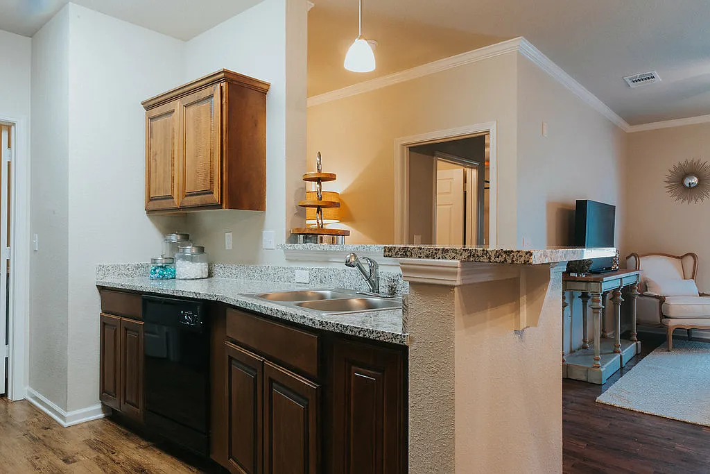 Cameron Isles Apartment Homes — Photo 4