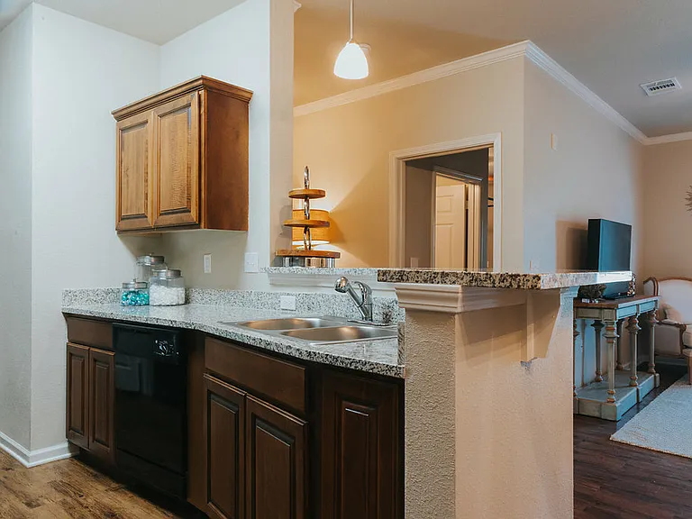 Cameron Isles Apartment Homes — Photo 4