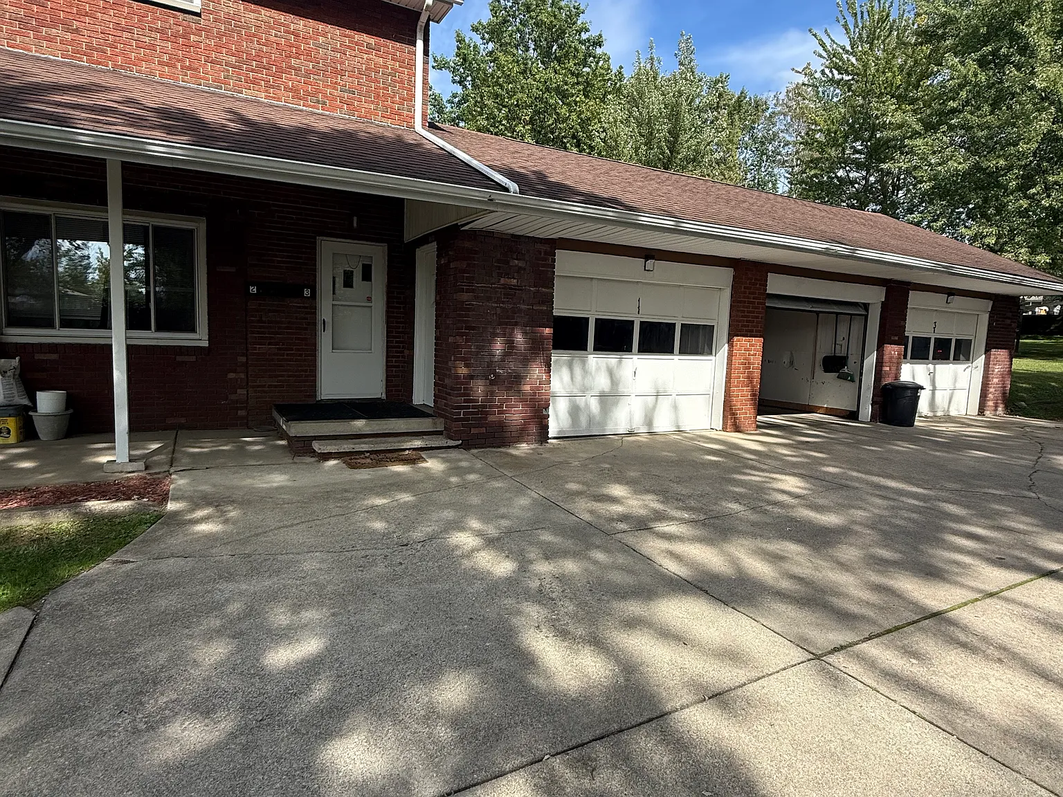 2 bed, 920 sqft, $1,200 — Photo 2