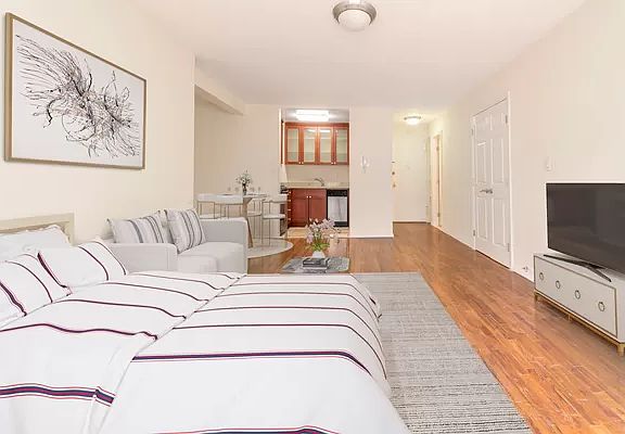 2nd image of 210 E 63rd St APT 8B