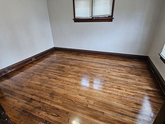 5th image of 836 W Forest Ave