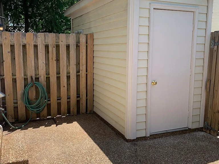 830 Brentwood Point — Photo 38