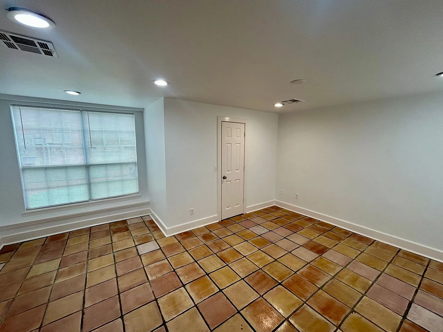 Amazing townhome by Cherry St! — Photo 3
