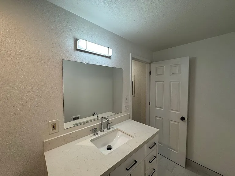 144 SW Lee St — Photo 25