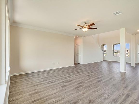 5th image of 3230 Lake Crest Dr