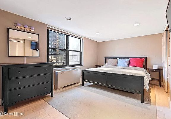 4th image of 220 E 57th St APT 21B