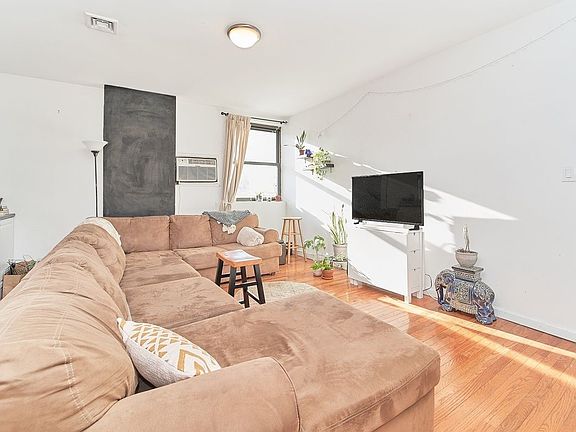 2nd image of 652 E 6th St #2B