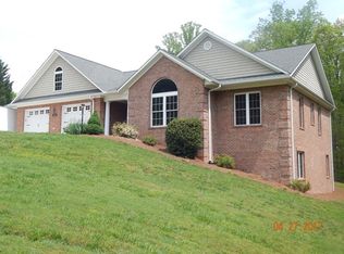 100 Woodfield Cir, Wilkesboro, NC 28697