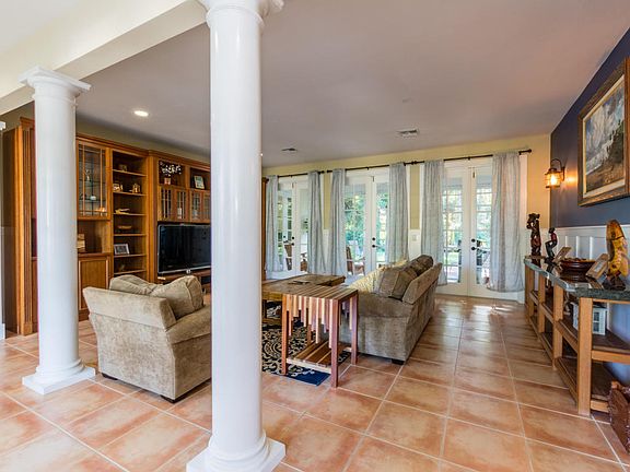 2nd image of 385 40th Ct SW