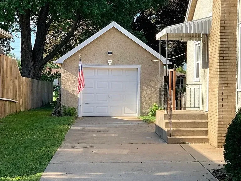 523 Garfield Ave — Photo 3